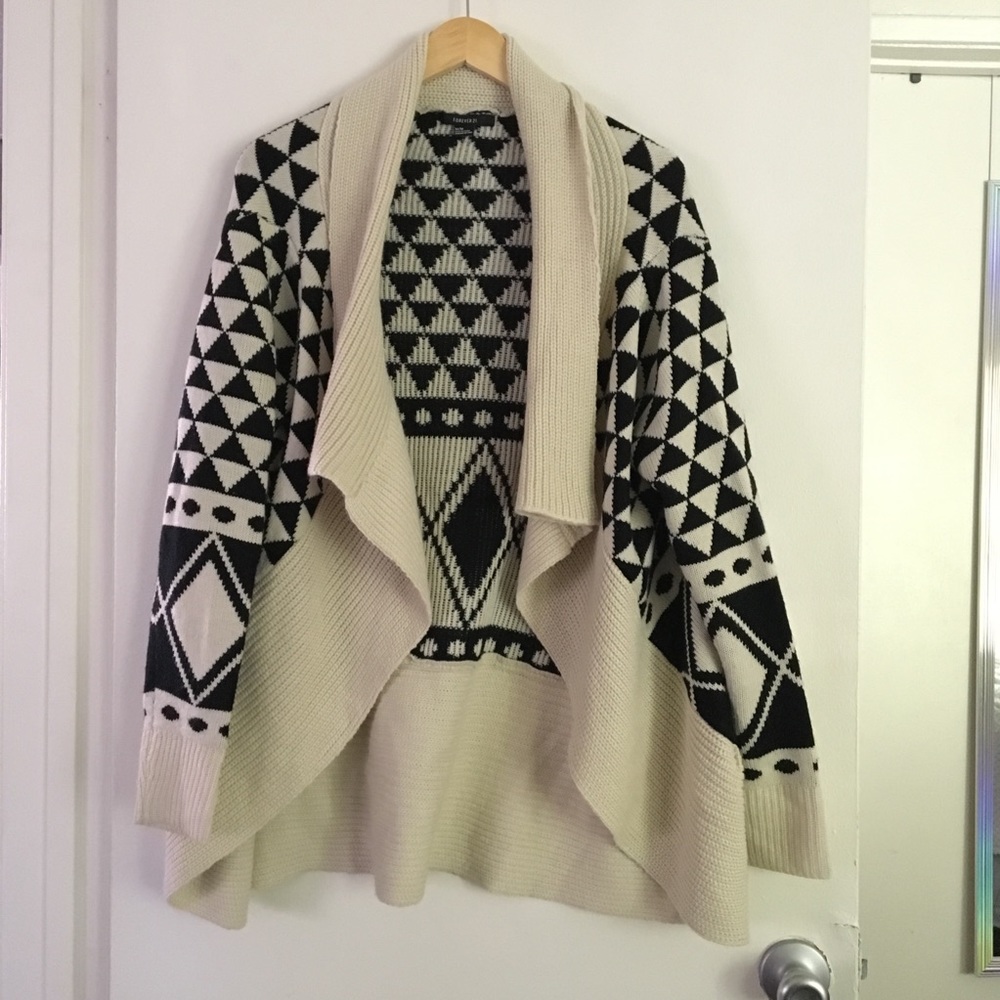 Forever 21 cream and black triangle sweater size M